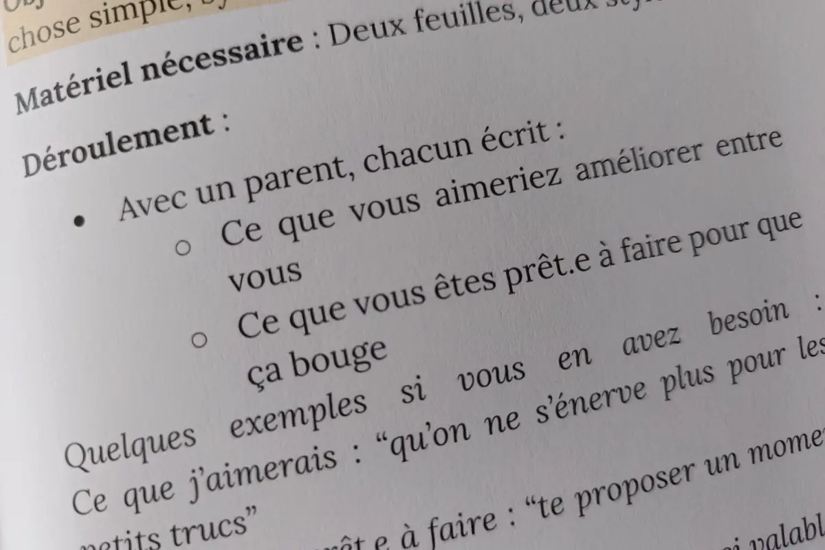 Livre interactif Parent-Ado : Entre deux mondes – « Je veux mieux communiquer avec mon adolescent »